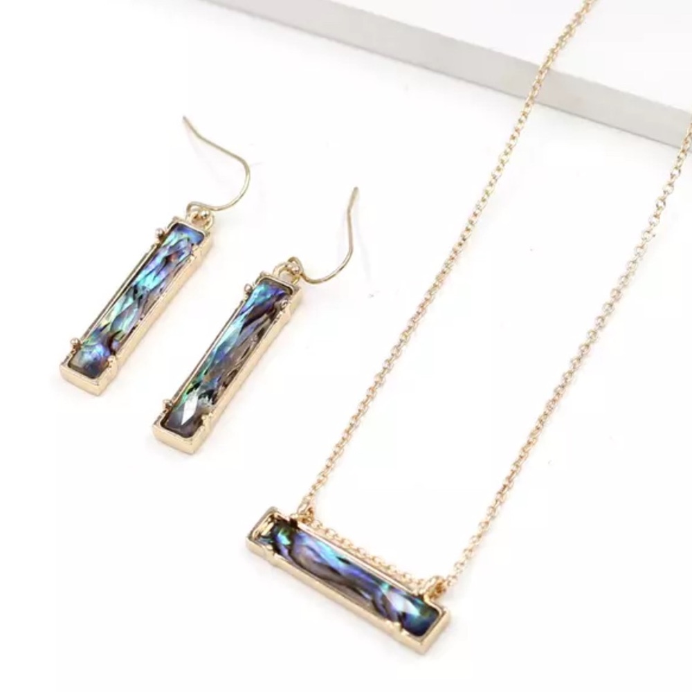 Free Shipping! 
NWOT 14k Gold overlay Bar Abalone Choker Necklace & Earrings